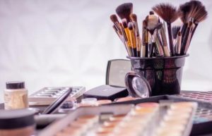 Cara Menggunakan Kuas Makeup & Jenisnya