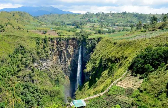Air Terjun Sipiso Piso: Keajaiban Alam yang Mengagumkan di Sumatera Utara