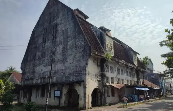 Kota Tua Padang: Sebuah Museum Arsitektur dan Sejarah yang Menawan
